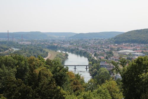 Blick von der Befreiungshalle auf die Donau und Kelheim