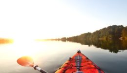 Paddeln im Sonnenaufgang mit dem Advanced Elements Expedition