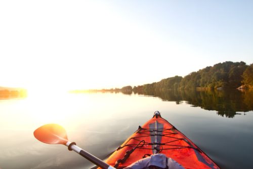 Paddeln im Sonnenaufgang mit dem Advanced Elements Expedition